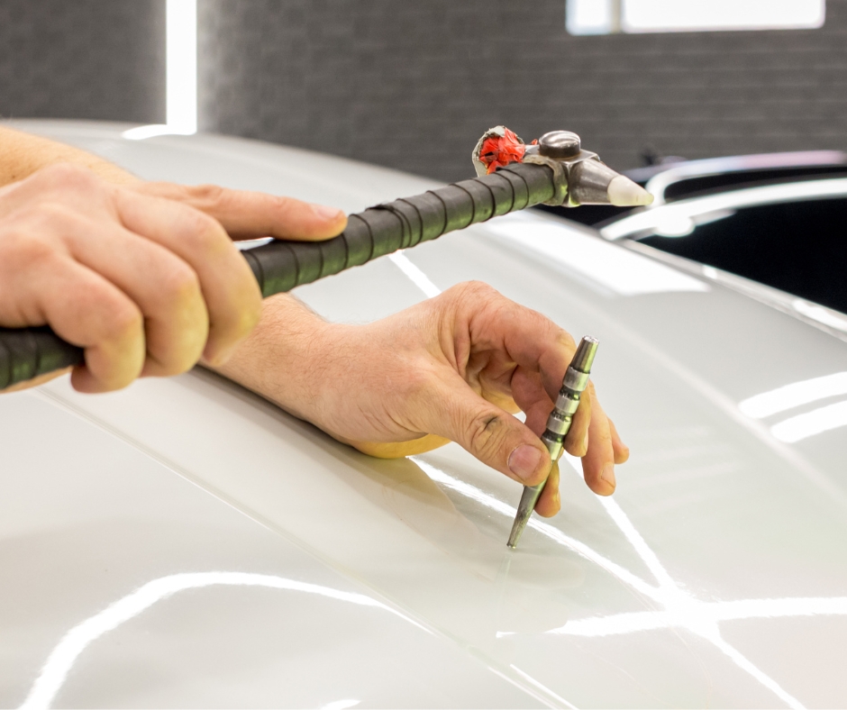 Auto uitdeuken in Overschie