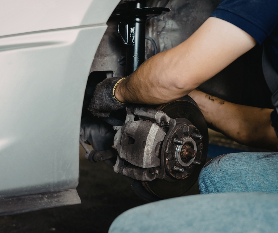 car frame damage repair at Carfitt Autoschade